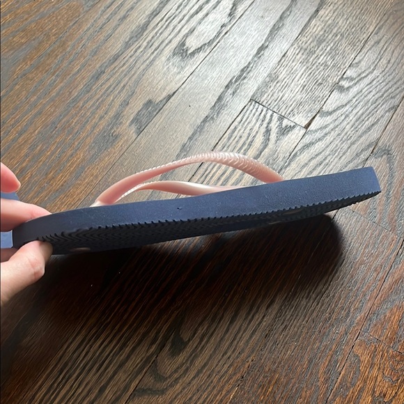 Vionic Beach Flip Flops in Blue and Pink Size 7-7.5 - Picture 7 of 9